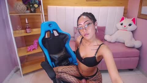 Snapshot of victoria_ricci_a chatting on 02/14/25, 05:46 Victoria online show from 02/14/25, 05:46