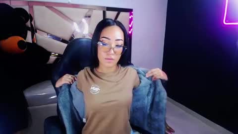 Snapshot of victoria_ricci_a chatting on 03/01/25, 04:44 Victoria online show from 03/01/25, 04:44