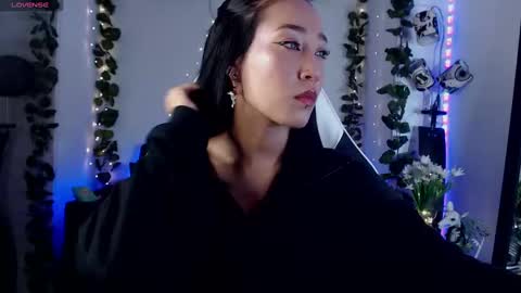 Snapshot of victoria_ricci_a chatting on 10/07/25, 03:47 Victoria online show from 10/07/25, 03:47