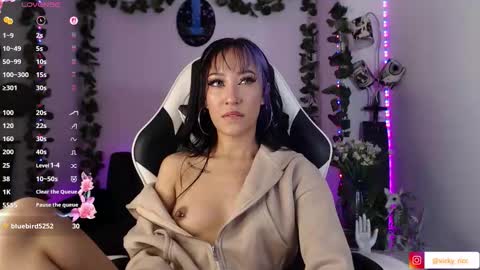 Victoria  online show from 11/24/25, 05:12