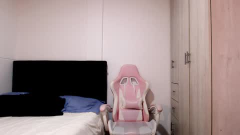 Snapshot of victoria_smile_ chatting on 01/27/25, 03:18 Victoria online show from 01/27/25, 03:18