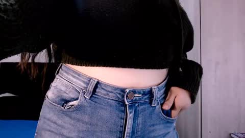 Snapshot of victoria_smile_ chatting on 02/17/25, 08:15 Victoria online show from 02/17/25, 08:15