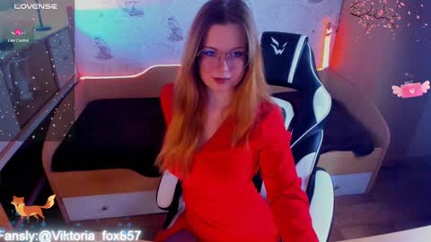 Snapshot of victoria_the_fox chatting on 01/07/25, 08:13    -   The Divine Fox online show from 01/07/25, 08:13