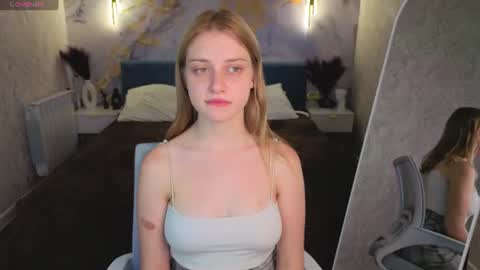 Snapshot of victoria_velvett chatting on 06/17/26, 02:14 Victoria Velvett online show from 06/17/26, 02:14