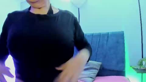 Snapshot of victoriaa_anderson_ chatting on 06/26/26, 12:09 victoriaa_anderson_ online show from 06/26/26, 12:09