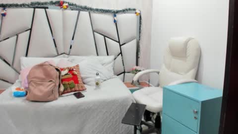 Victoria Sofia online show from 12/21/25, 07:10