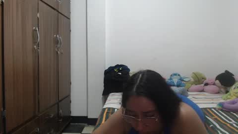Victoria Silva online show from 05/17/26, 10:33