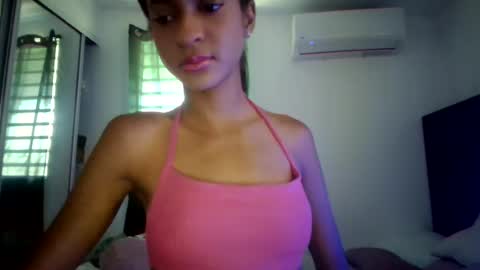 Snapshot of victoriaaa_xxx chatting on 06/18/26, 04:44 Victoria xxx online show from 06/18/26, 04:44