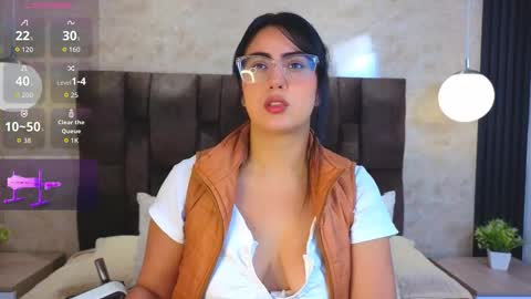 Victoria Andrade online show from 03/22/26, 12:41