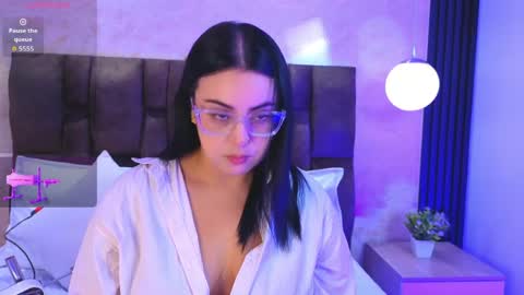 Victoria Andrade online show from 04/10/26, 12:43