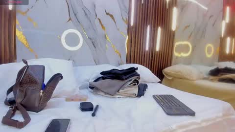 Victoria  online show from 04/18/26, 09:15