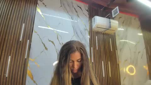 Victoria  online show from 04/22/26, 09:05