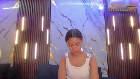Snapshot of victoriaduarte chatting on 05/17/26, 12:56 Victoria online show from 05/17/26, 12:56