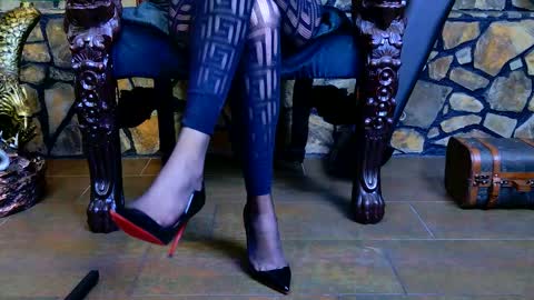 Victoria Heller online show from 11/30/25, 05:00