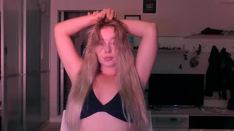 Eva and Victor online show from 09/27/25, 01:16