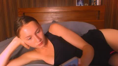 Eva and Victor online show from 04/22/26, 05:21