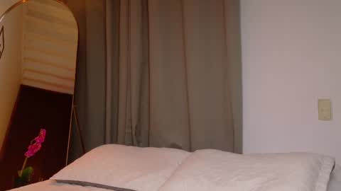 Snapshot of victorianova chatting on 07/23/26, 01:19 VictoriaNova online show from 07/23/26, 01:19