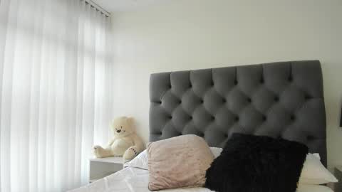 Victoria online show from 09/22/25, 12:18