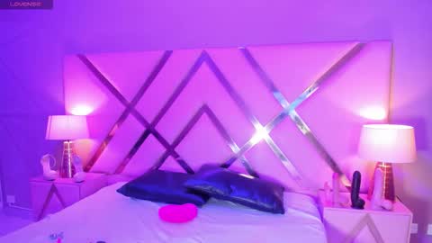 Snapshot of victoriapowell chatting on 09/24/25, 11:35 Victoria online show from 09/24/25, 11:35