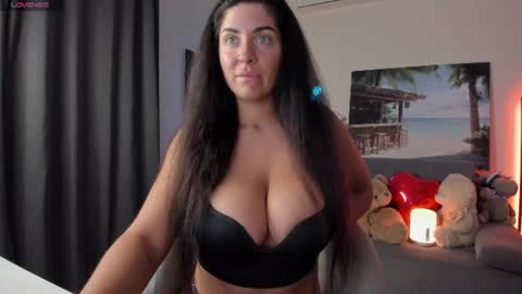 Snapshot of victorias_world chatting on 06/17/26, 05:36 Viktoria online show from 06/17/26, 05:36