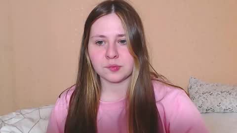 Snapshot of victoriassecrets_ chatting on 02/12/25, 03:27 victoriassecrets_ online show from 02/12/25, 03:27