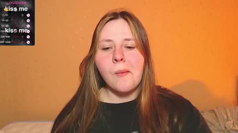 Snapshot of victoriassecrets_ chatting on 02/19/25, 12:25 victoriassecrets_ online show from 02/19/25, 12:25