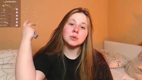 Snapshot of victoriassecrets_ chatting on 02/26/25, 12:25 victoriassecrets_ online show from 02/26/25, 12:25