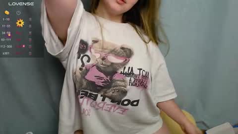 Snapshot of victoriassecrets_ chatting on 10/29/25, 05:04 victoriassecrets_ online show from 10/29/25, 05:04