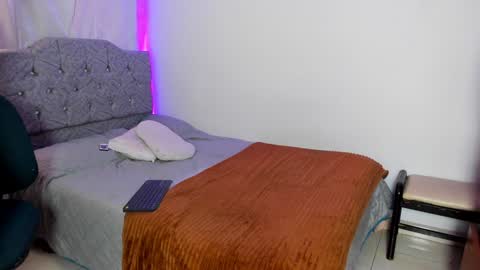 Victoria online show from 01/06/25, 04:44