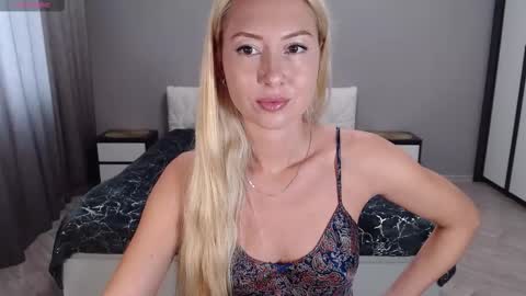 Snapshot of victoriatiger chatting on 10/10/25, 10:25 VictoriaTiger online show from 10/10/25, 10:25