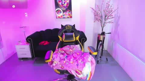 Snapshot of victoriia_doll chatting on 05/17/26, 12:12 Victoria. online show from 05/17/26, 12:12