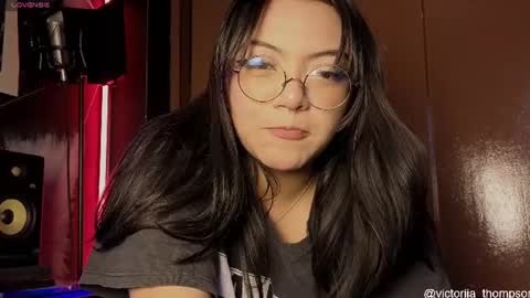 Snapshot of victoriia_thompson chatting on 06/20/26, 10:12 victoriia_thompson online show from 06/20/26, 10:12