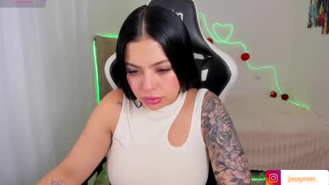 V  I C  T O R I A  online show from 11/24/25, 06:40