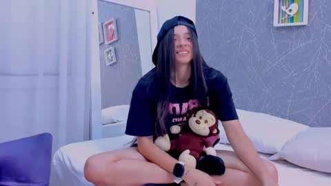 Snapshot of viictoriiasaenz chatting on 01/19/26, 05:11 viictoriiasaenz online show from 01/19/26, 05:11