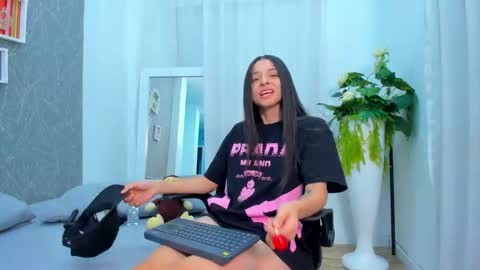 Snapshot of viictoriiasaenz chatting on 02/17/26, 04:42 viictoriiasaenz online show from 02/17/26, 04:42