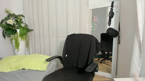 viictoriiasaenz online show from 04/22/26, 06:05