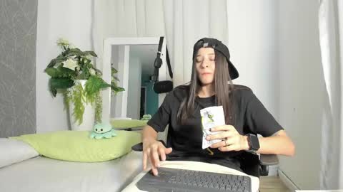 viictoriiasaenz online show from 04/27/26, 03:59