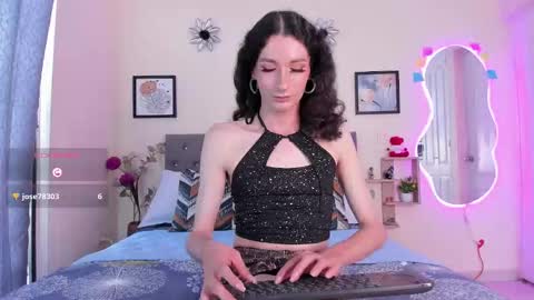 Snapshot of viioleta_cam chatting on 11/14/25, 08:18 Violet online show from 11/14/25, 08:18