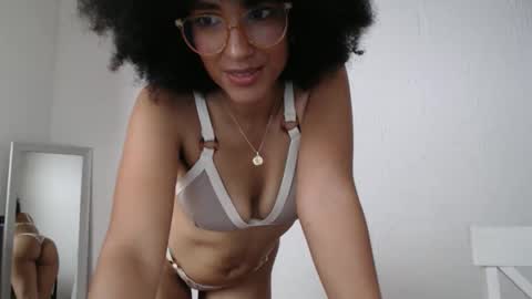 Snapshot of viiolettaaa chatting on 05/13/26, 09:11 viiolettaaa online show from 05/13/26, 09:11