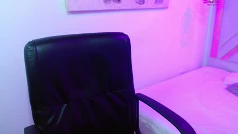 Snapshot of viiolleta chatting on 04/25/26, 12:30 viioleta online show from 04/25/26, 12:30