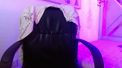 Snapshot of viiolleta chatting on 05/25/26, 12:22 viioleta online show from 05/25/26, 12:22