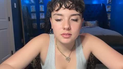 Snapshot of viiperthevixen chatting on 07/15/26, 01:22 viipertheviixen online show from 07/15/26, 01:22