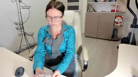 Snapshot of vika7333 chatting on 11/18/25, 01:15 Ukrainian-woman online show from 11/18/25, 01:15