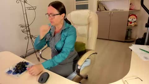 Snapshot of vika7333 chatting on 11/19/25, 11:21 Ukrainian-woman online show from 11/19/25, 11:21