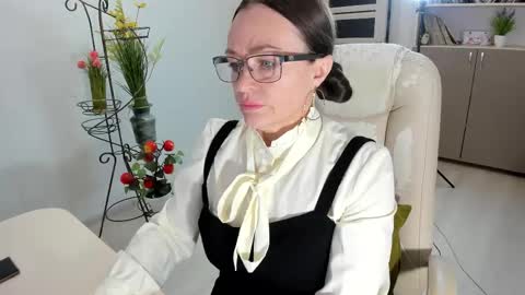 Snapshot of vika7333 chatting on 11/27/25, 06:37 Ukrainian-woman online show from 11/27/25, 06:37