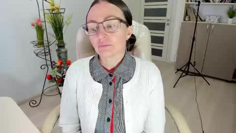 Snapshot of vika7333 chatting on 12/04/25, 10:46 Ukrainian-woman online show from 12/04/25, 10:46