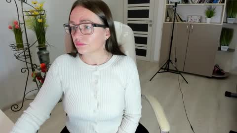 Snapshot of vika7333 chatting on 12/16/25, 06:07 Ukrainian-woman online show from 12/16/25, 06:07