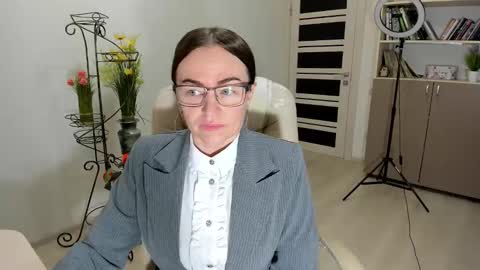 Snapshot of vika7333 chatting on 12/17/25, 06:08 Ukrainian-woman online show from 12/17/25, 06:08