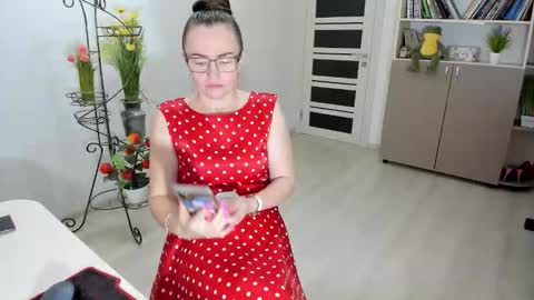 Snapshot of vika7333 chatting on 12/23/25, 07:06 Ukrainian-woman online show from 12/23/25, 07:06