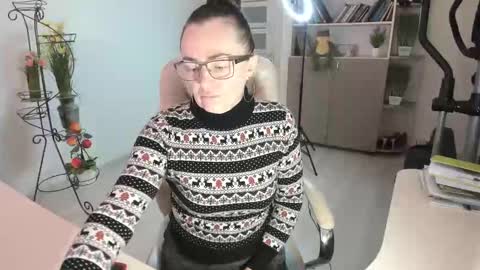 Snapshot of vika7333 chatting on 02/02/26, 06:23 Ukrainian-woman online show from 02/02/26, 06:23